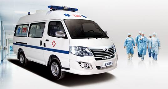 命懸一線牽動人心，救護車臨危不亂治病救人_
